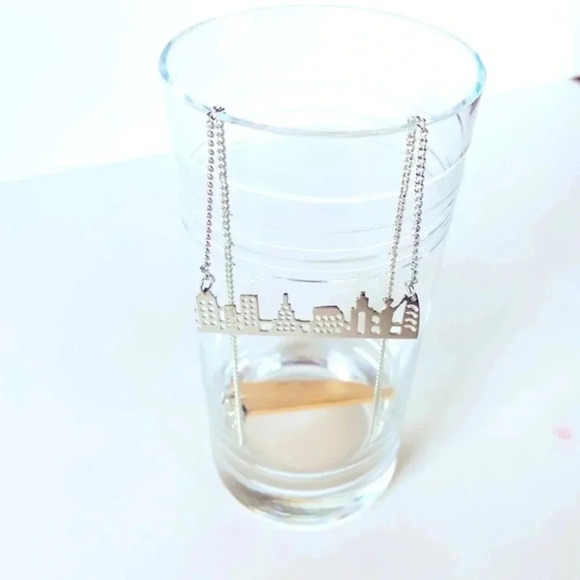 ZAD Fashion Silver Tone Metal Cutout New York Skyline Necklace - Picture 2 of 4